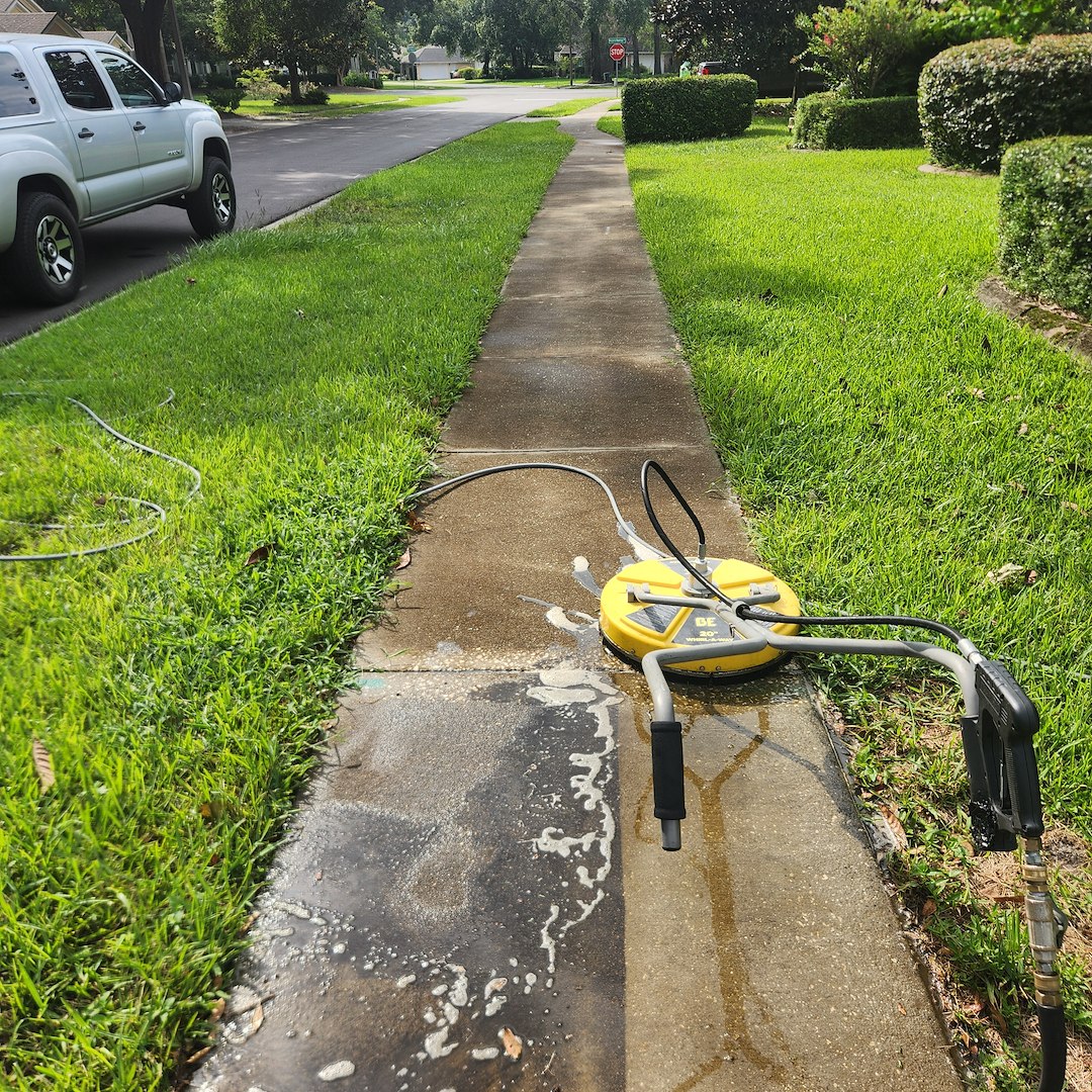 Cross Creek Driveway and Sidewalk Cleaning 